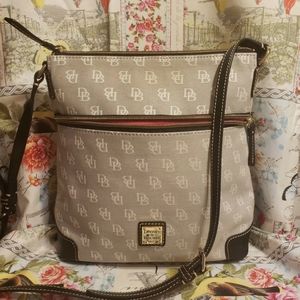 🔥SALE🔥Dooney & Bourke signature crossbody bag